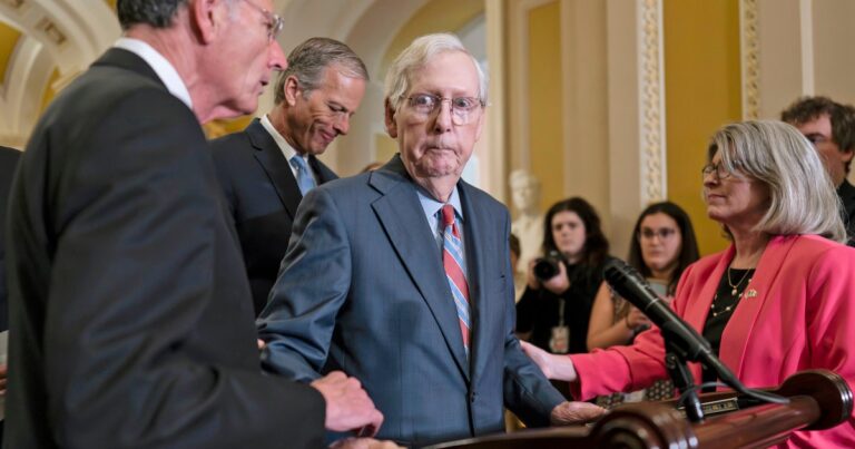 senator-mcconnell-escorted-away-from-press-conference-after-freezing